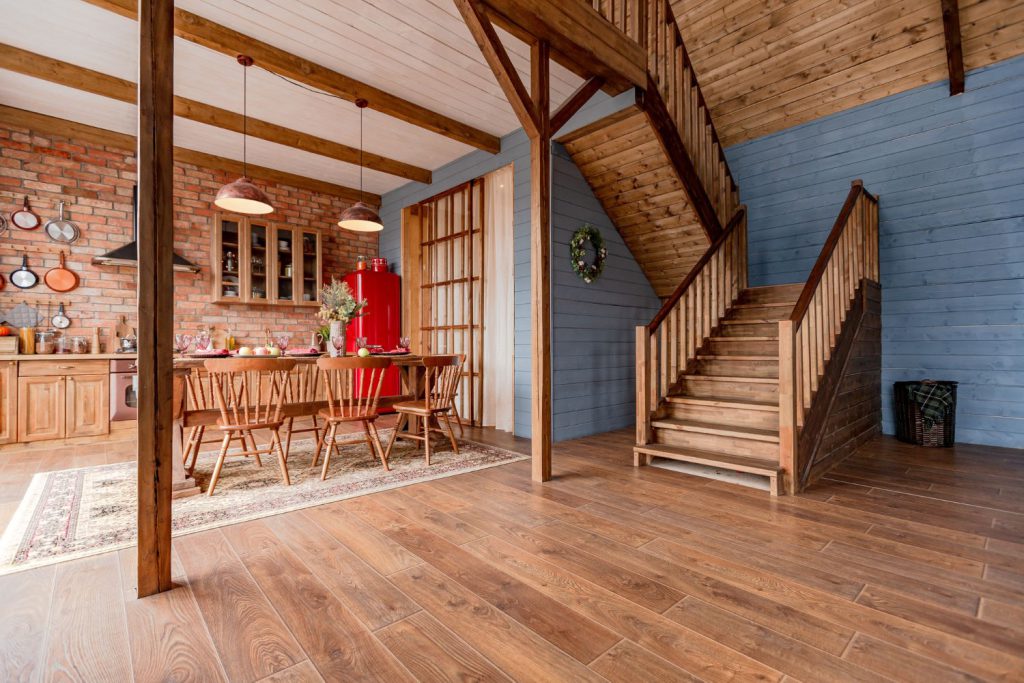 Podłoga drewniana to jeden z najbardziej popularnych wyborów podłogowych na świecie
